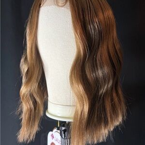 Laude wavy curly wig 27/4